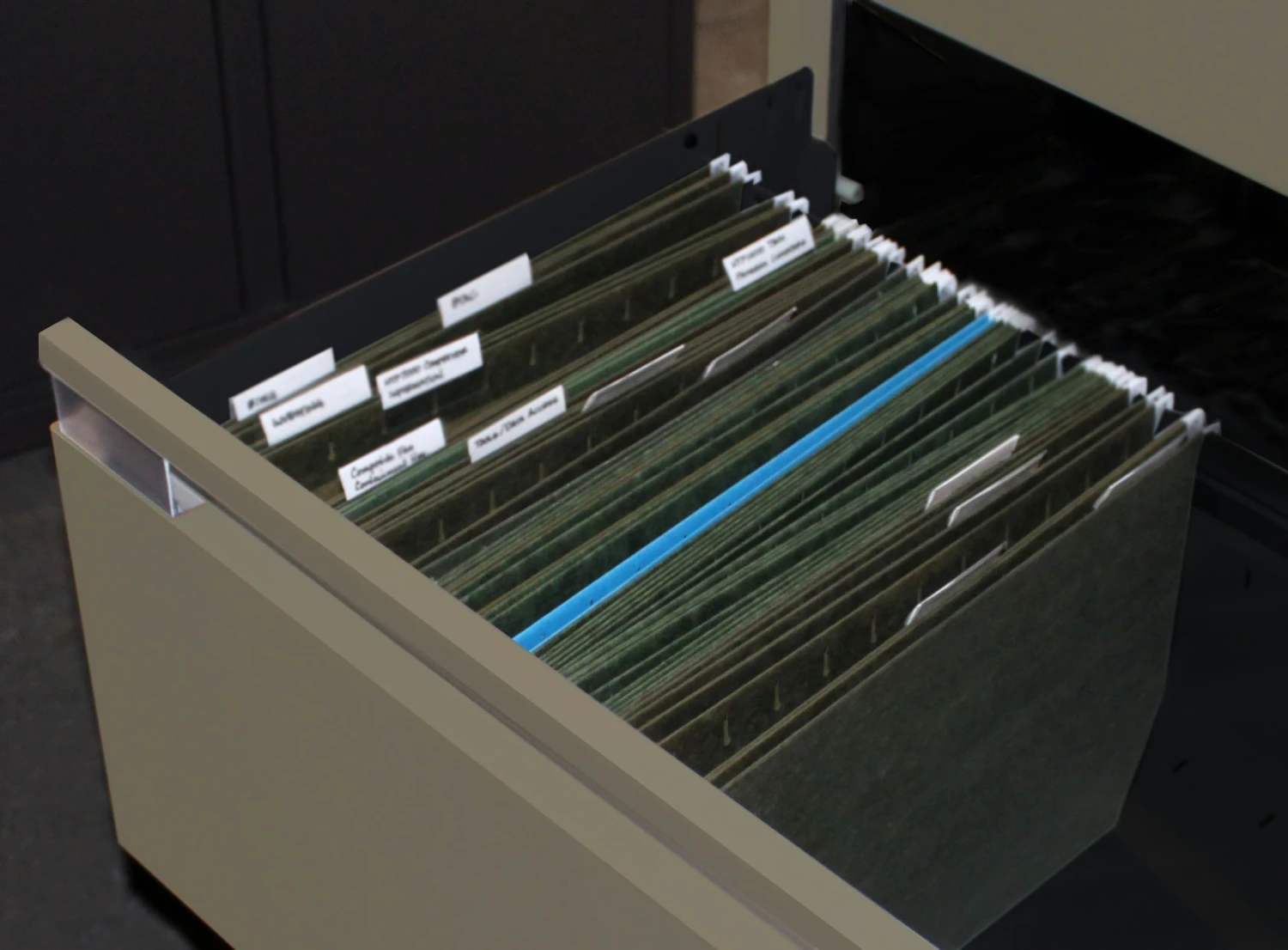 Steelcase 5 Drawer Taupe Used Lateral File 36 Inch 2 Steelcase 5 Drawer Taupe Used Lateral File 36 Inch - Image 2